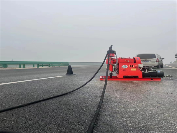 东凤镇马路路基路面开裂下沉注浆加固灌浆