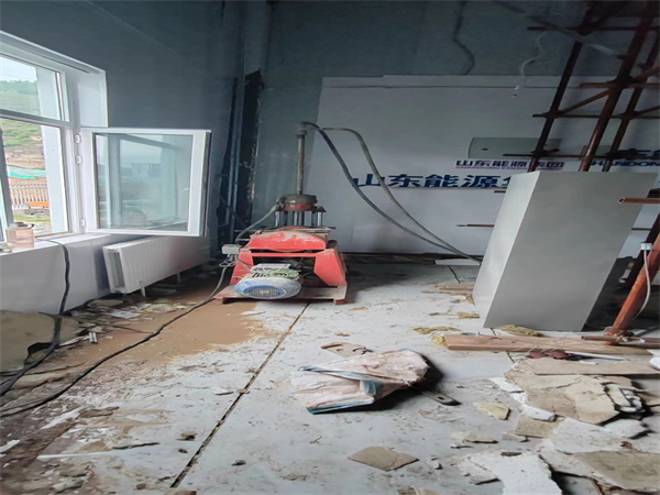 东凤镇地基基础下沉墙体裂缝加固注浆顶升施工