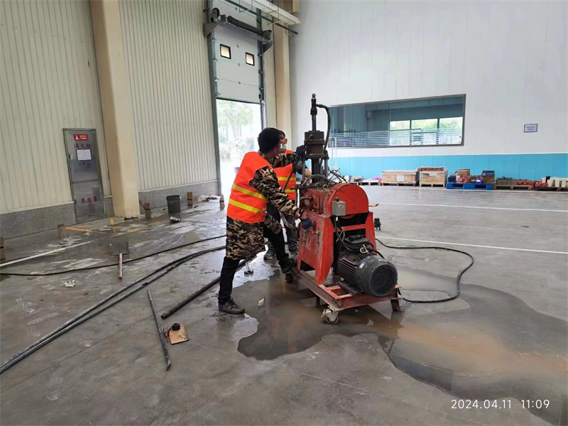 东凤镇厂房地面下沉塌陷注浆加固施工